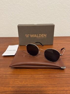 Walden Timber Round Metal Frame Sunglasses in Silver with Black Lenses